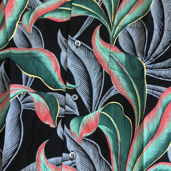 Reyn Spooner Japanese silk rayon button up, design style “Lazy Leaves” - Picture 3 of 3